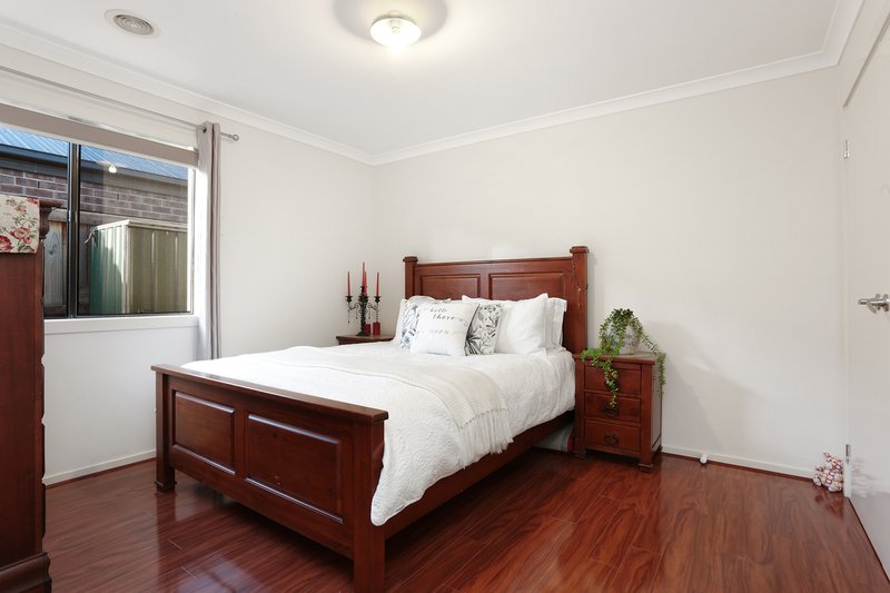 Photo - 5 Tamborine Avenue, Point Cook VIC 3030 - Image 12