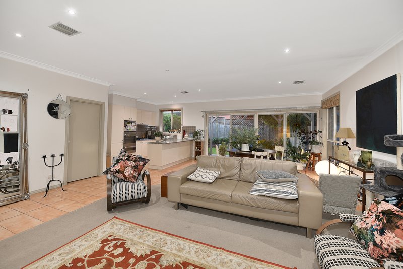 Photo - 5 Tanderum Drive, Coburg VIC 3058 - Image 2