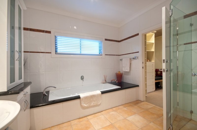 Photo - 5 Tanglewood Place, West Pennant Hills NSW 2125 - Image 7