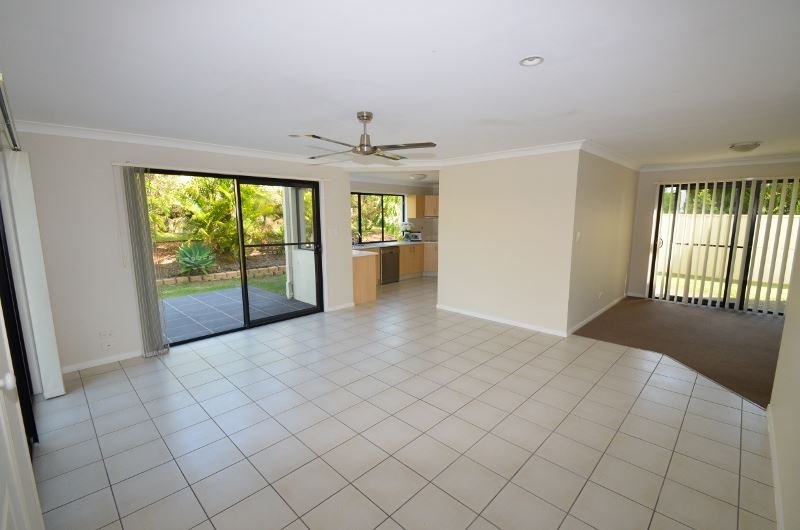 Photo - 5 Tanzen Drive, Arundel QLD 4214 - Image 4