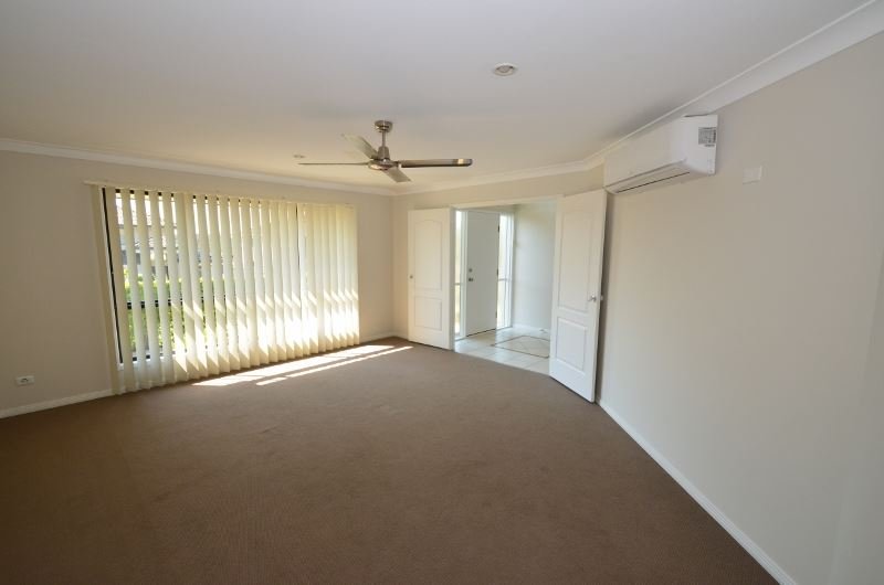 Photo - 5 Tanzen Drive, Arundel QLD 4214 - Image 6