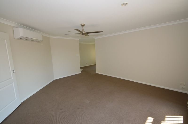 Photo - 5 Tanzen Drive, Arundel QLD 4214 - Image 7