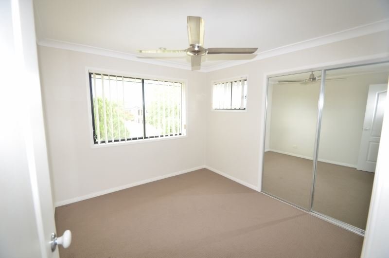 Photo - 5 Tanzen Drive, Arundel QLD 4214 - Image 12