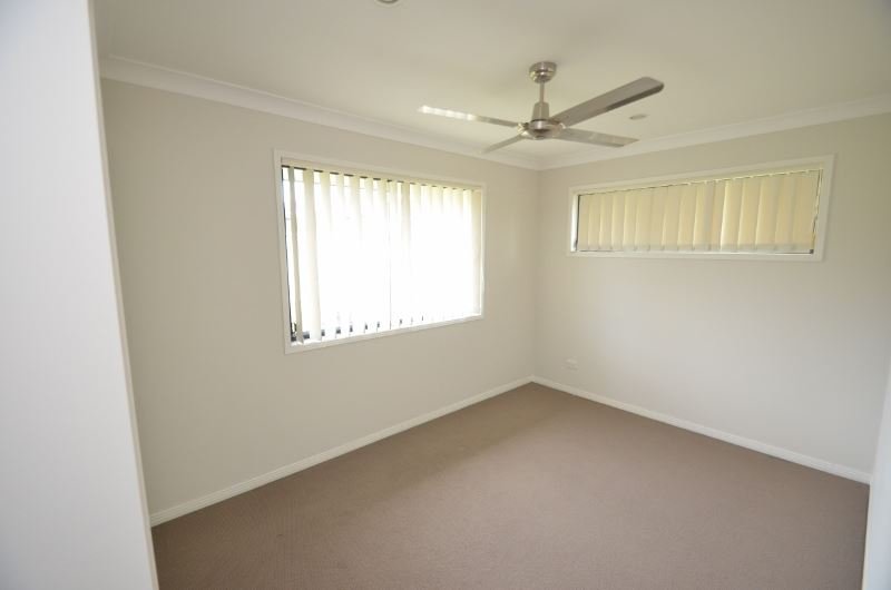 Photo - 5 Tanzen Drive, Arundel QLD 4214 - Image 13