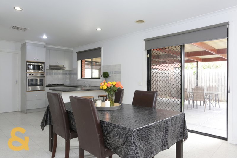 Photo - 5 Taplin Way, Roxburgh Park VIC 3064 - Image 7