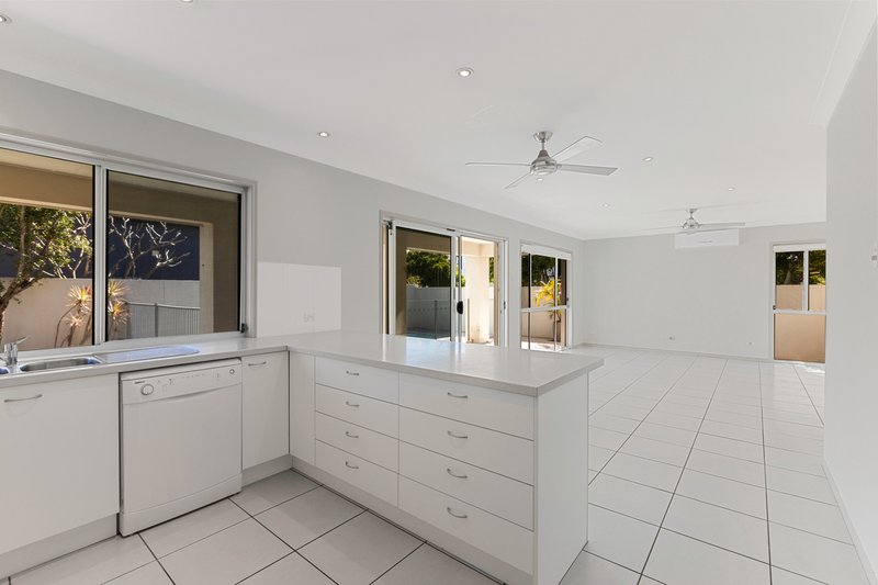 Photo - 5 Tarawa Street, Kawana Island QLD 4575 - Image 8