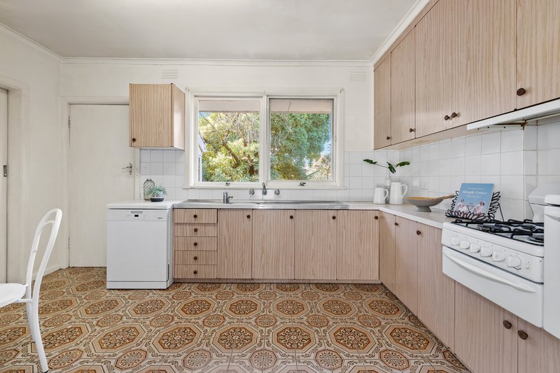 Photo - 5 Tarwarri Place, Burwood East VIC 3151 - Image 3