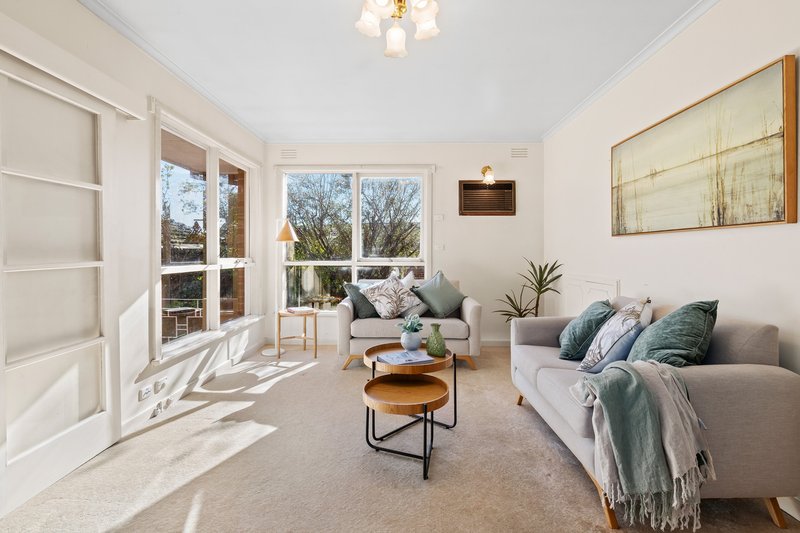 Photo - 5 Tarwarri Place, Burwood East VIC 3151 - Image 4
