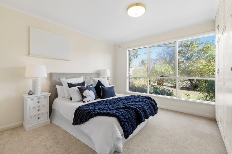 Photo - 5 Tarwarri Place, Burwood East VIC 3151 - Image 7