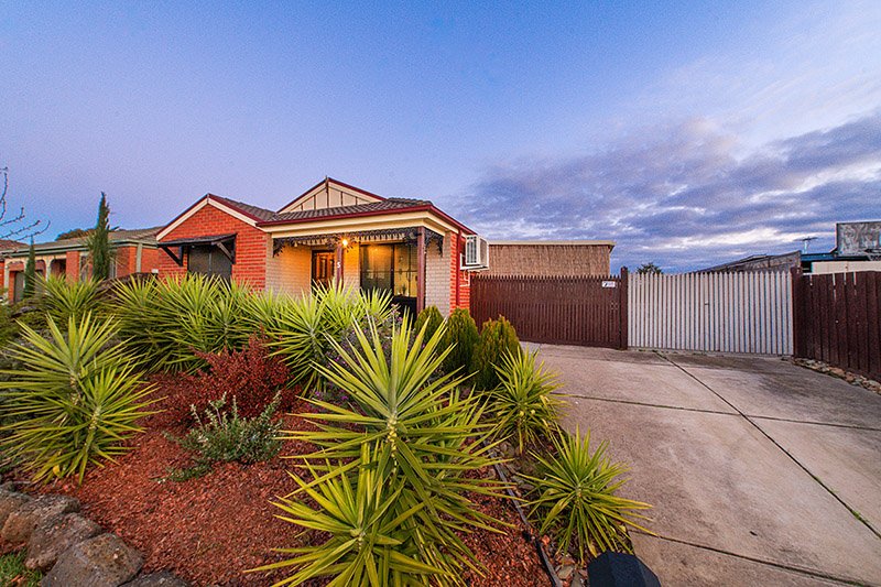 5 Tauna Place, Cranbourne West VIC 3977