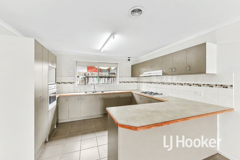 Photo - 5 Taya Close, Hampton Park VIC 3976 - Image 6