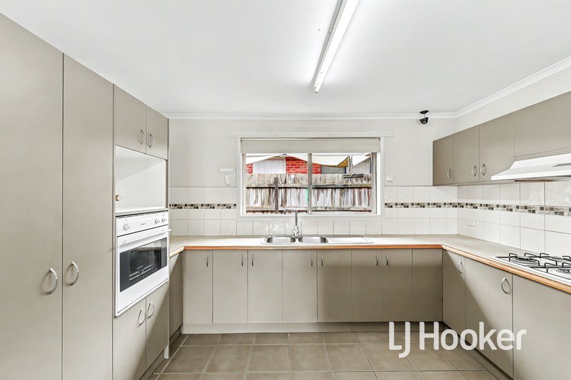 Photo - 5 Taya Close, Hampton Park VIC 3976 - Image 7