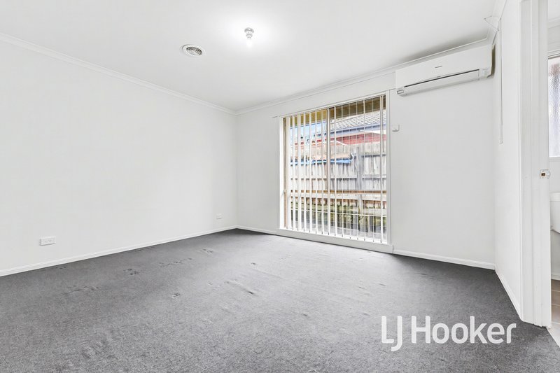Photo - 5 Taya Close, Hampton Park VIC 3976 - Image 8