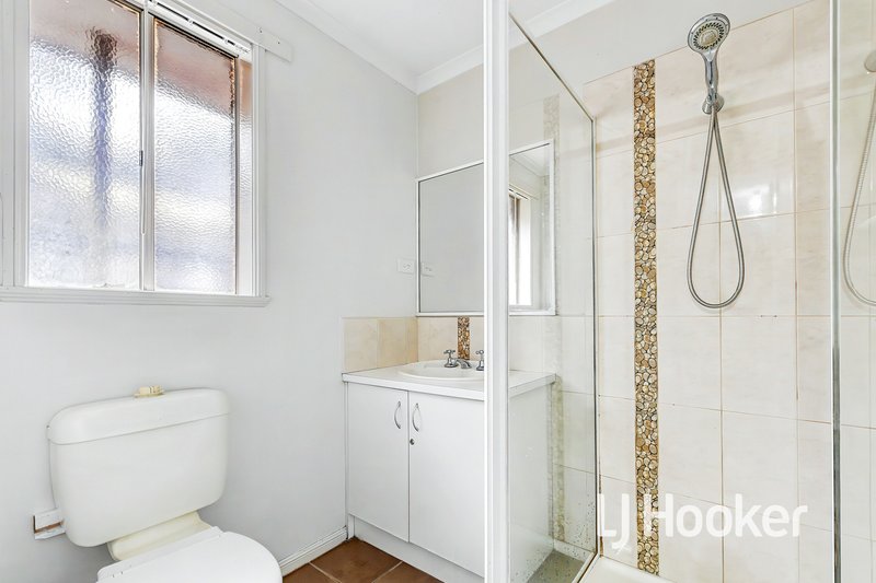Photo - 5 Taya Close, Hampton Park VIC 3976 - Image 9