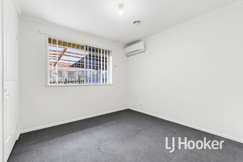 Photo - 5 Taya Close, Hampton Park VIC 3976 - Image 10