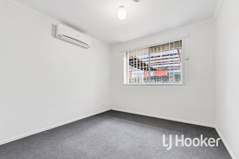 Photo - 5 Taya Close, Hampton Park VIC 3976 - Image 11