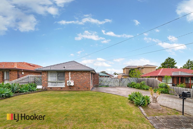 Photo - 5 Telford Court, Meadow Heights VIC 3048 - Image 1