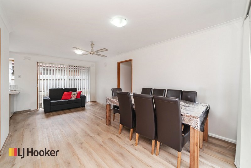 Photo - 5 Telford Court, Meadow Heights VIC 3048 - Image 7