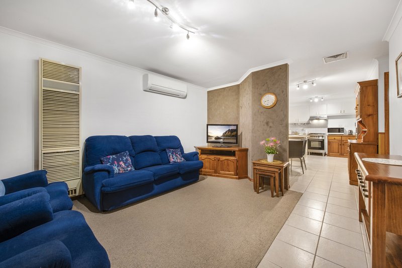 Photo - 5 Templeton Crescent, Pakenham VIC 3810 - Image 5