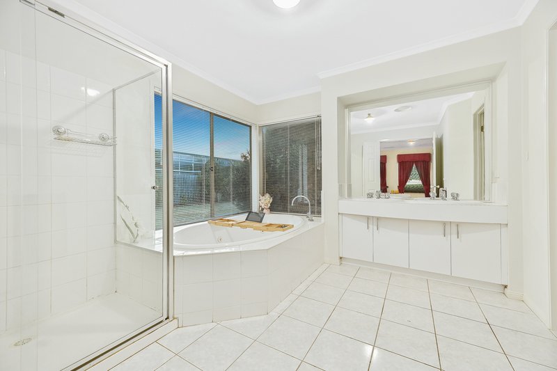 Photo - 5 The Grove, Hampton Park VIC 3976 - Image 4