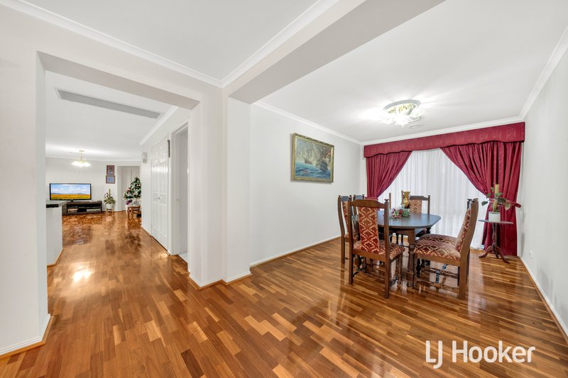 Photo - 5 The Grove, Hampton Park VIC 3976 - Image 8