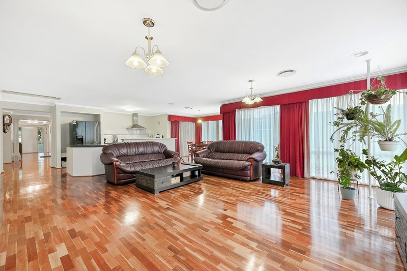 Photo - 5 The Grove, Hampton Park VIC 3976 - Image 14