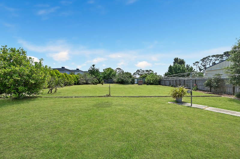 Photo - 5 The Grove, Hampton Park VIC 3976 - Image 25