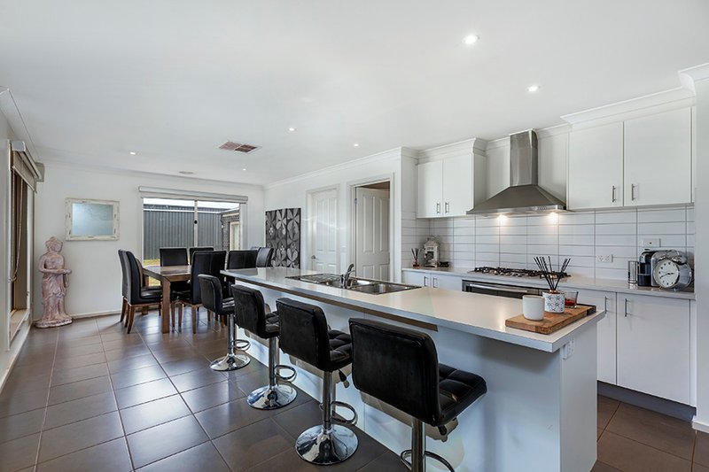 Photo - 5 Thomas Drive, Hopetoun Park VIC 3340 - Image 5