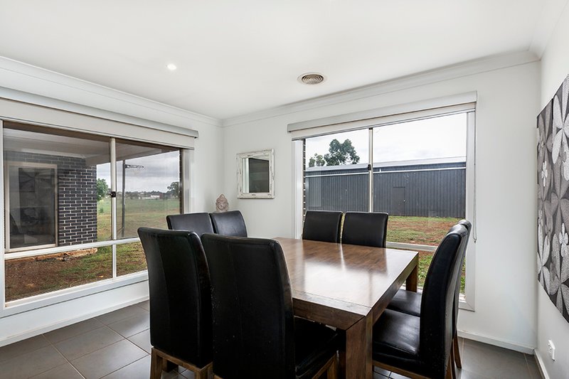 Photo - 5 Thomas Drive, Hopetoun Park VIC 3340 - Image 8