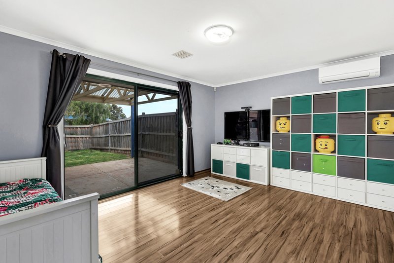 Photo - 5 Thoroughbred Avenue, Werribee VIC 3030 - Image 5