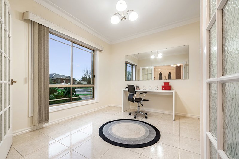 Photo - 5 Tiffany Crescent, Roxburgh Park VIC 3064 - Image 8