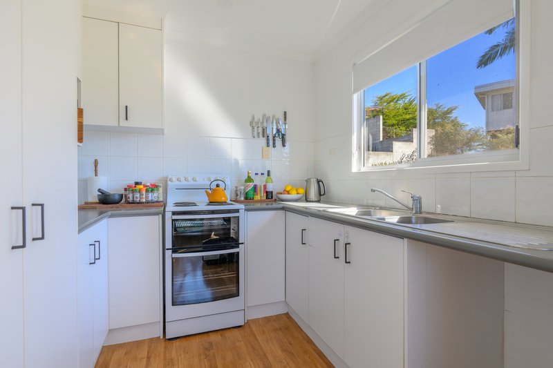 Photo - 5 Tigalee Court, Kin Kora QLD 4680 - Image 3