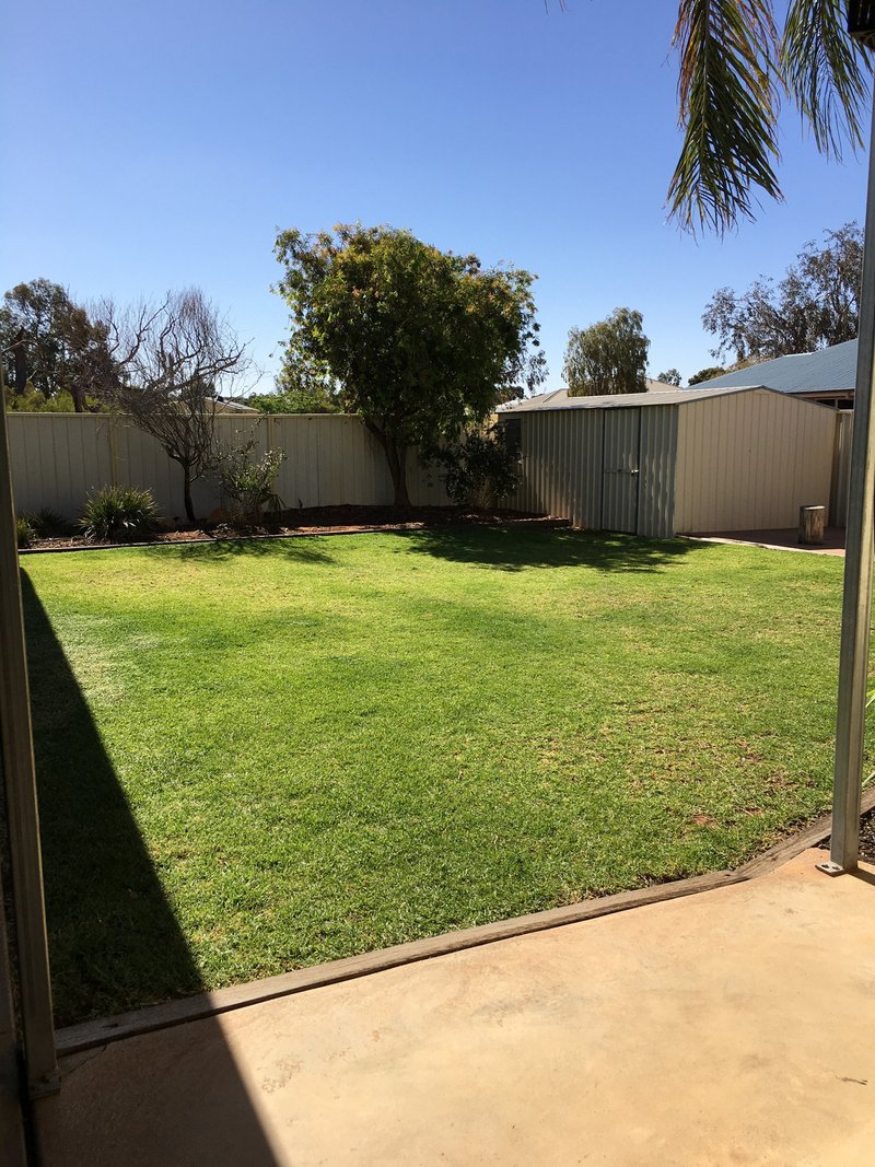 Photo - 5 Tiliqua Crescent, Roxby Downs SA 5725 - Image 3