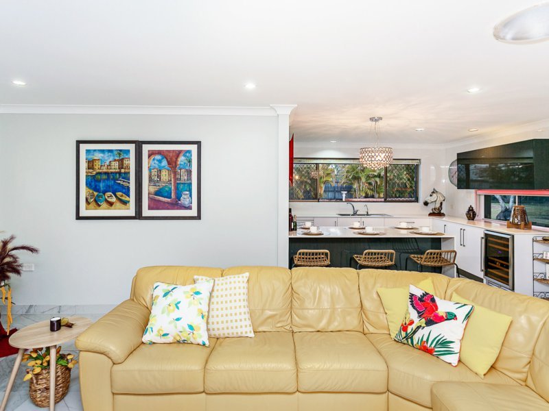 Photo - 5 Todman Drive, Mudgeeraba QLD 4213 - Image 8