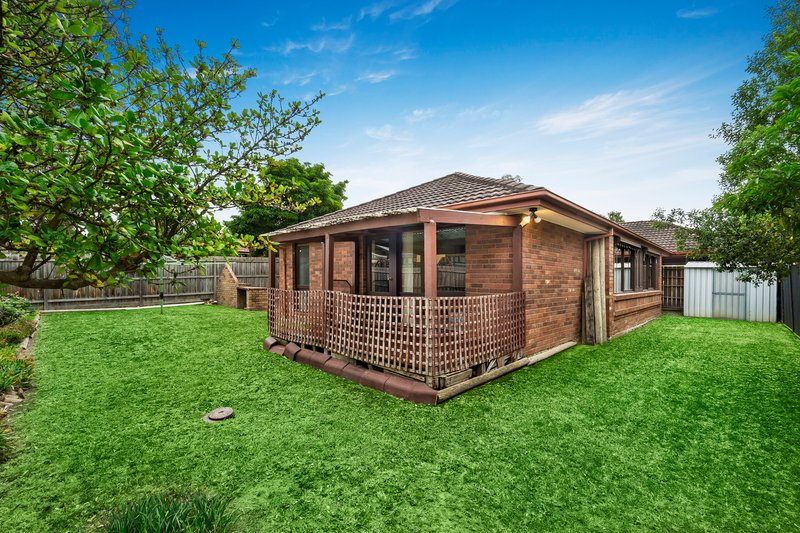 Photo - 5 Tonelli Crescent, Mill Park VIC 3082 - Image 10