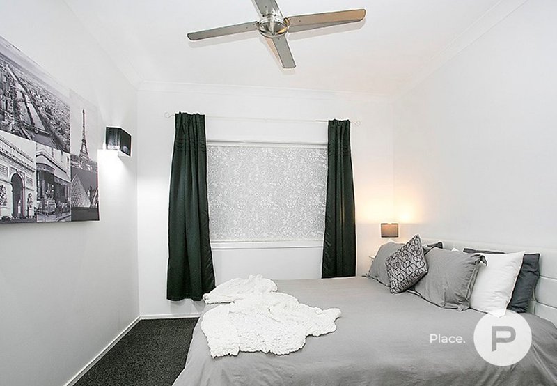 Photo - 5 Tristania Road, Kenmore QLD 4069 - Image 10