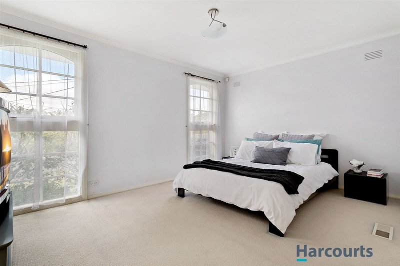 Photo - 5 Tristram Court, Glen Waverley VIC 3150 - Image 7