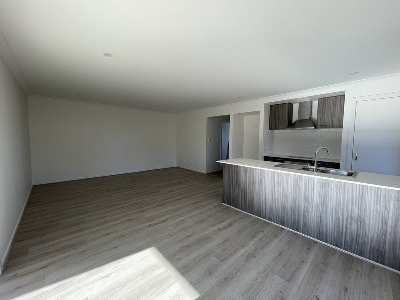 Photo - 5 Tsouris Way, Munno Para West SA 5115 - Image 10