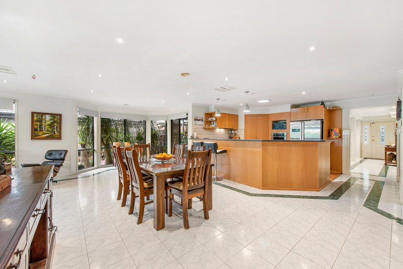 Photo - 5 Tulip Court, Hillside VIC 3037 - Image 3