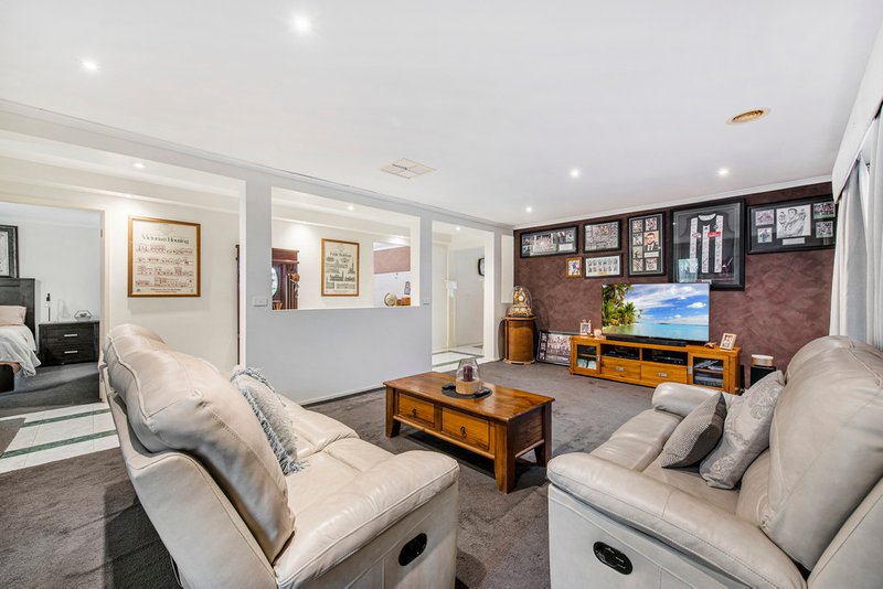 Photo - 5 Tulip Court, Hillside VIC 3037 - Image 4