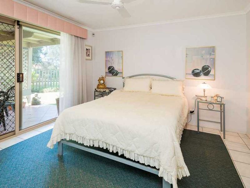 Photo - 5 Tullamarine Dr , Robina QLD 4226 - Image 9