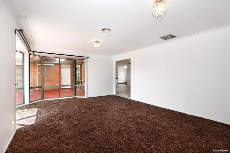 Photo - 5 Turano Court, Roxburgh Park VIC 3064 - Image 3