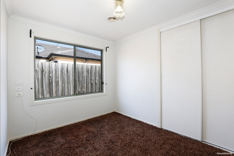 Photo - 5 Turano Court, Roxburgh Park VIC 3064 - Image 8