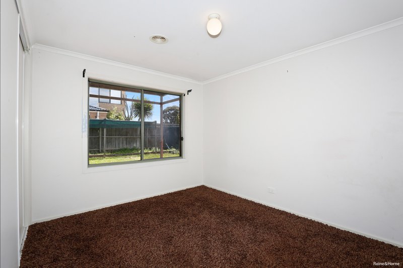 Photo - 5 Turano Court, Roxburgh Park VIC 3064 - Image 11