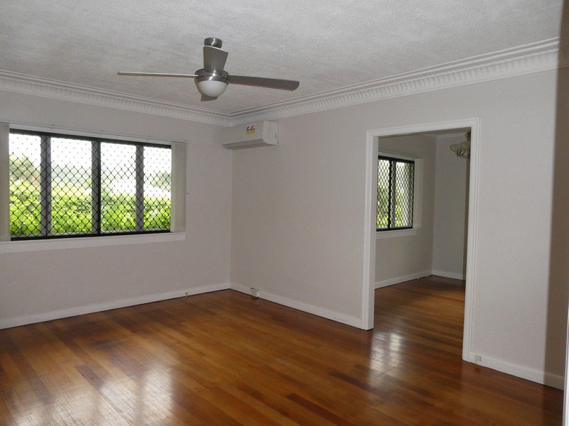 Photo - 5 Turquoise Street, , Holland Park QLD 4121 - Image 2