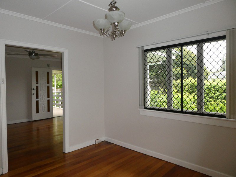 Photo - 5 Turquoise Street, , Holland Park QLD 4121 - Image 3