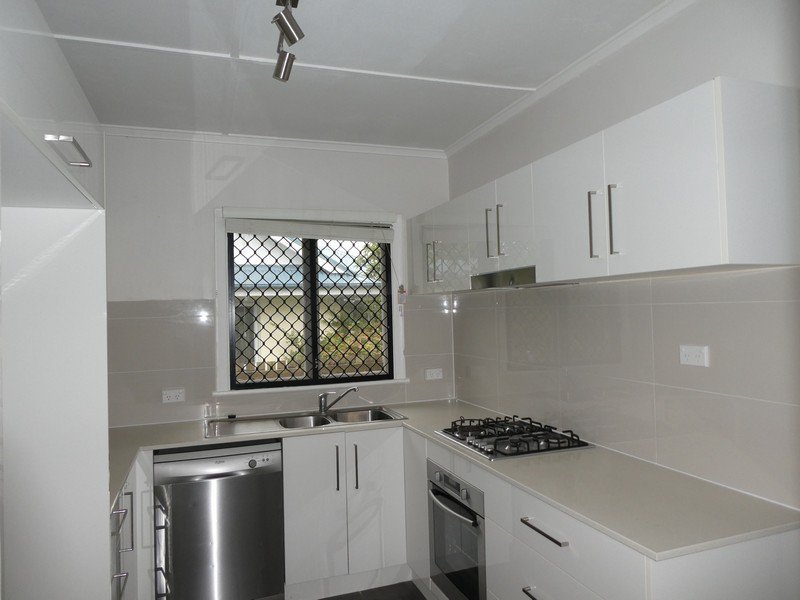 Photo - 5 Turquoise Street, , Holland Park QLD 4121 - Image 4