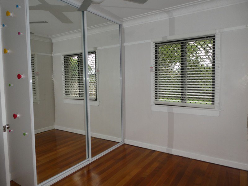 Photo - 5 Turquoise Street, , Holland Park QLD 4121 - Image 8