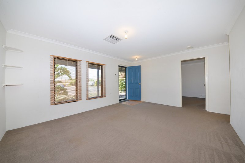 Photo - 5 Turton Place, Quinns Rocks WA 6030 - Image 2