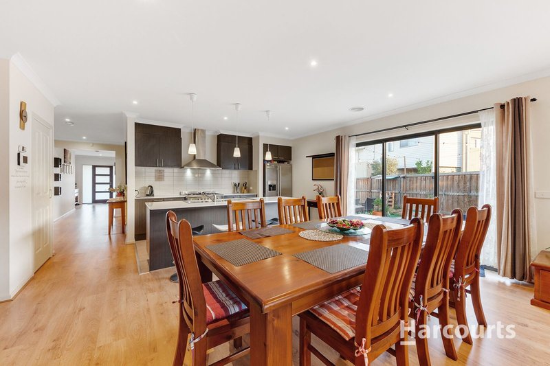 Photo - 5 Twain Way, Fraser Rise VIC 3336 - Image 6